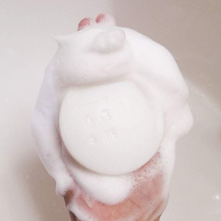 この石鹸はお風呂に置いていても溶けにくく、長持ちするのでいいです！