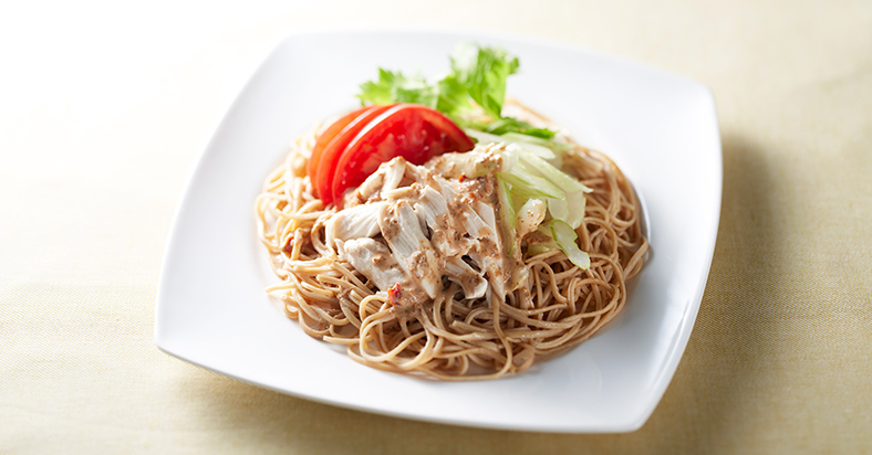 蒸し鶏とセロリのバンバンジー風冷やし麺