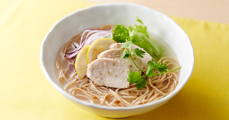 レタスとゆで鶏のお手軽レモン風味麺