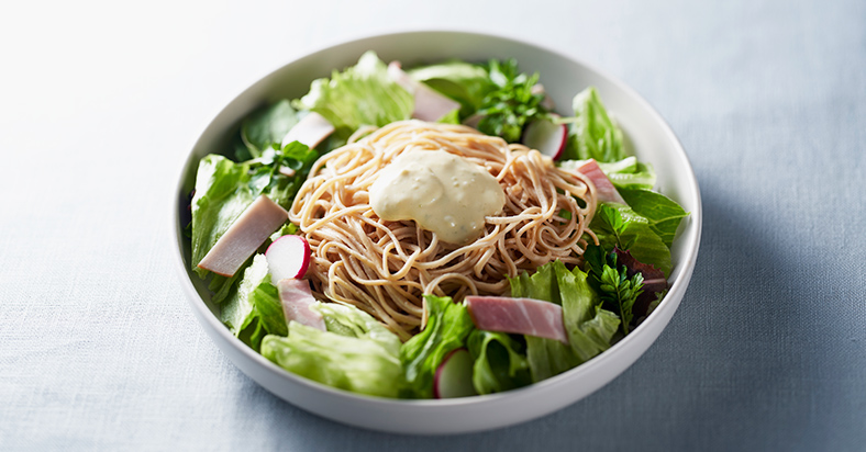 フレッシュ野菜とハムの大豆麺サラダ